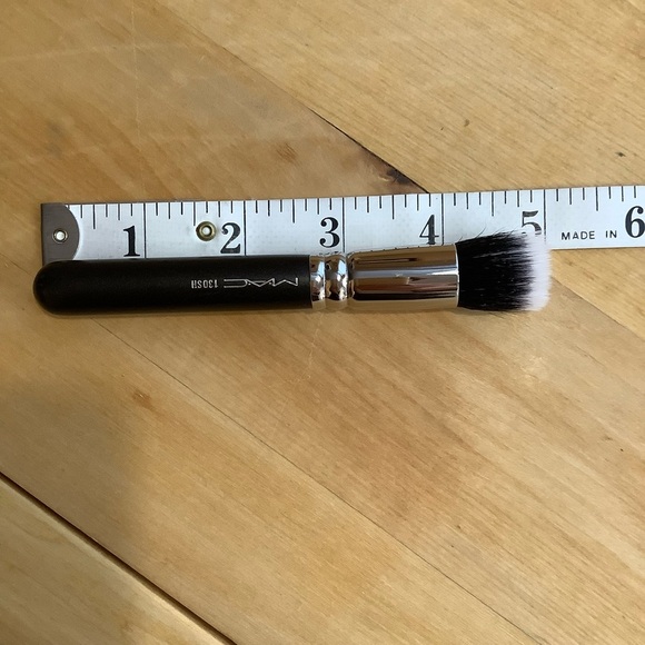 MAC Short Duo Fibre Makeup Foundation Brush 130SH - Picture 6 of 7